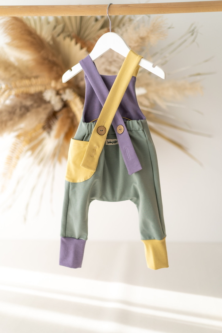 Die Kunterbunte Latzhose FRÜHLING Edition Die Kunterbunte Latzhose FRÜHLING Edition