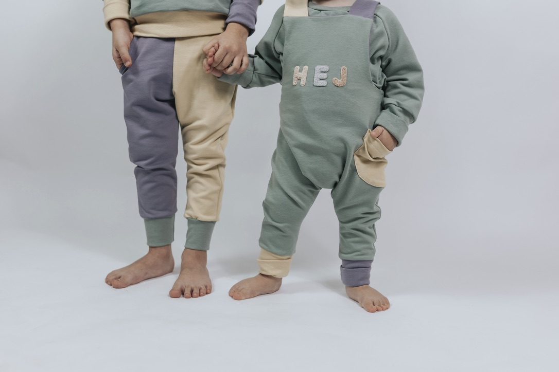 Die Kunterbunte Latzhose FRÜHLING Edition Die Kunterbunte Latzhose FRÜHLING Edition